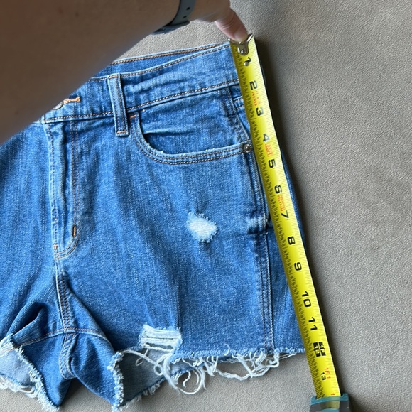 Old Navy distressed mid-rise boyfriend shorts size 6 B37 - Picture 7 of 9
